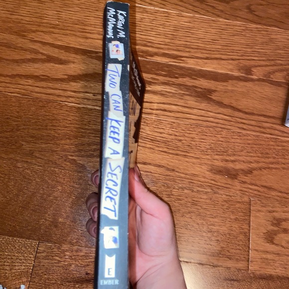 Book - Two Can Keep a Secret - Picture 2 of 3